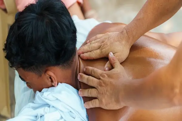 Dịch vụ Massage bấm huyệt tại quận 4 giá rẻ phục vụ tận nơi 24/7 theo yêu cầu